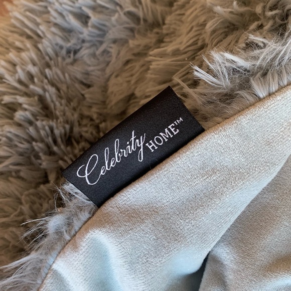 NWOT Blue Fluffy Throw Blanket - Picture 6 of 6